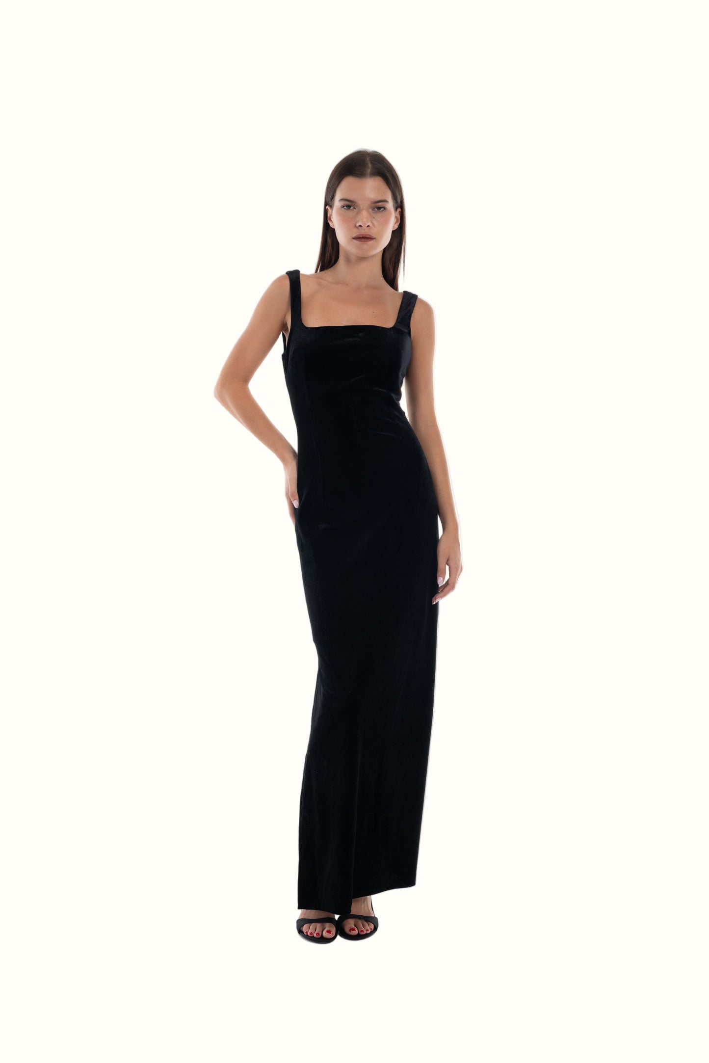 LUCE woman in black square neck gown
